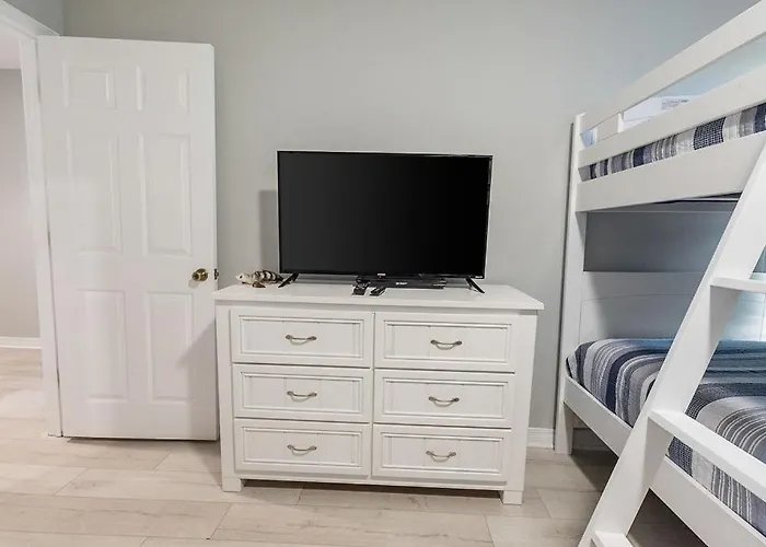 Sea Oats B105 By Albvr - Pet Friendly - Balcony - Easy Access!