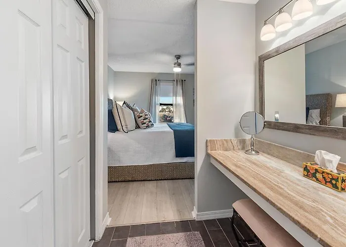 Sea Oats B105 By Albvr - Pet Friendly - Balcony - Easy Access! *