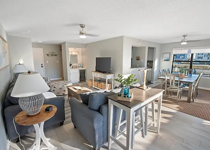 Sea Oats B105 By Albvr - Pet Friendly - Balcony - Easy Access!